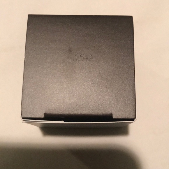 Becca Under Eye Brightening Corrector NWT - Picture 3 of 4